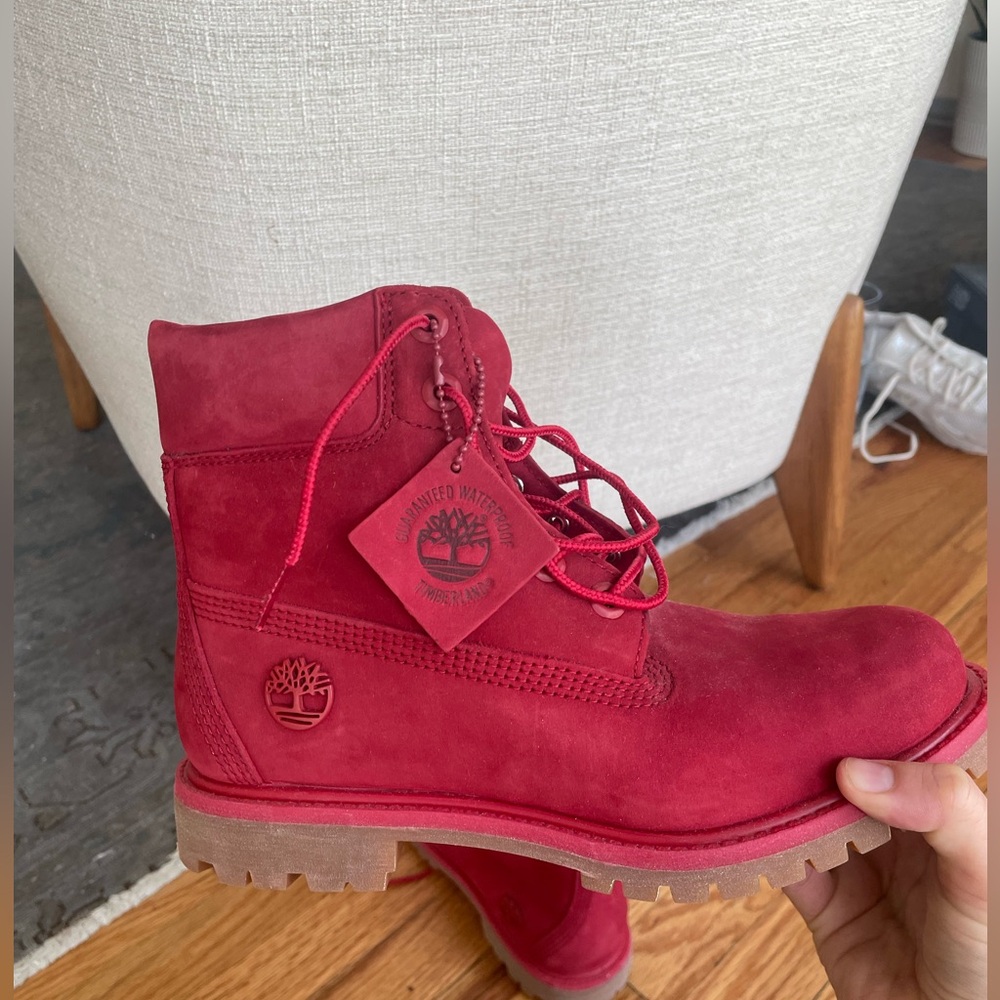TIMBERLAND women’s red boots / waterproof NEW without tags never worn